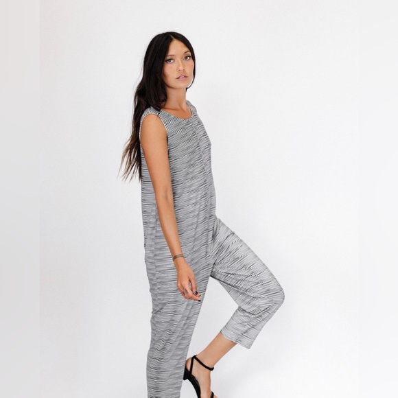 BNWT Fighting Eel Jumper Kammie in Sage and White Stripe Sz. Small - Picture 4 of 5